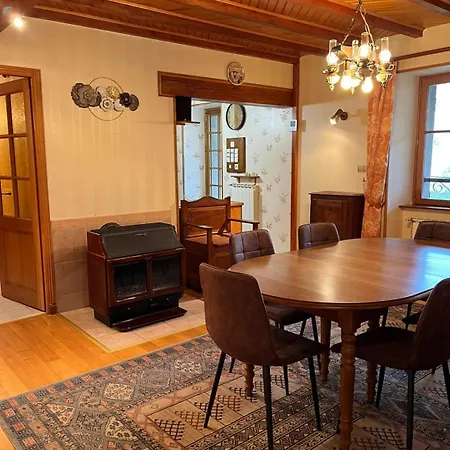 6 Personnes Chez Gaby Nyaraló *