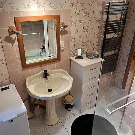 6 Personnes Chez Gaby *